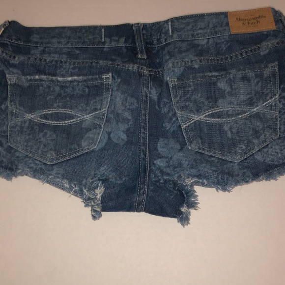Low waisted Abercrombie and Fitch Jean Shorts - Picture 4 of 4
